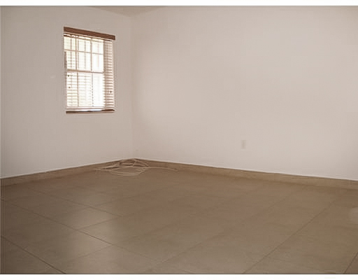 Building Photo - 131 Antiquera Ave