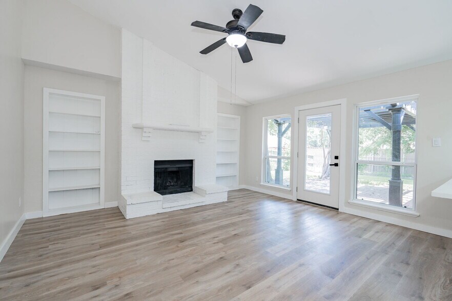 Building Photo - 3733 Magnolia Dr