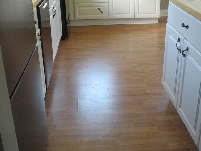 Building Photo - 3 Bedroom 2 Bath Home