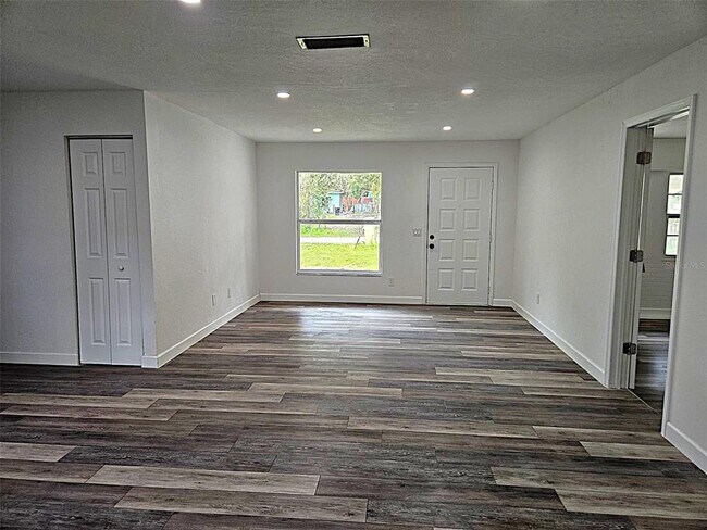Building Photo - 4051 NW 19th Ave