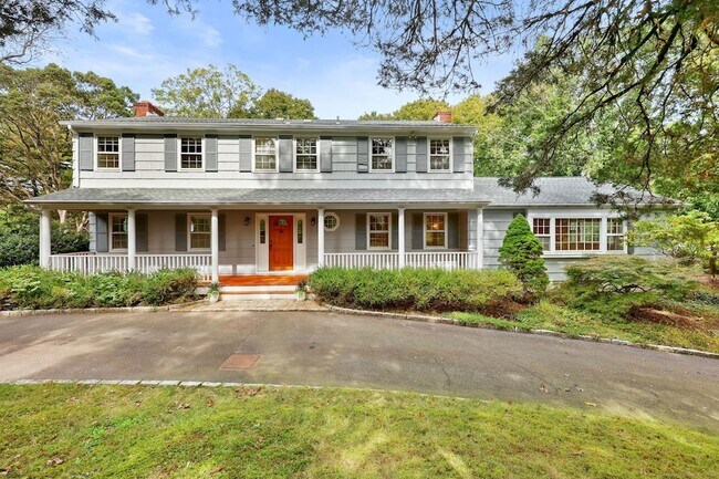 Primary Photo - 8 Ferry Ln E