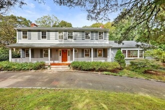 Building Photo - 8 Ferry Ln E
