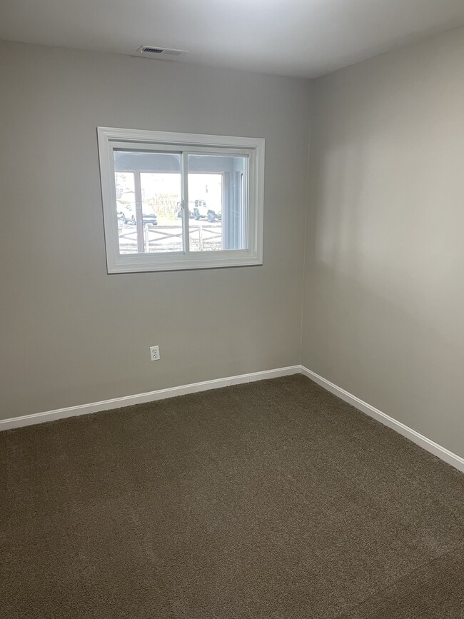 Building Photo - 213 Poplar Ave