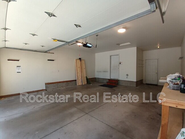 Building Photo - 6720 S Moran View St