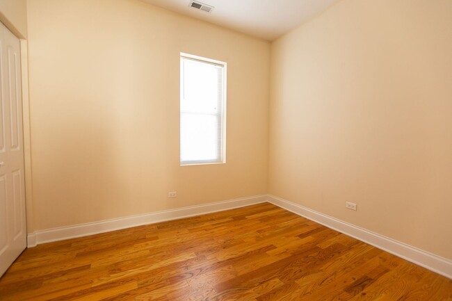 Building Photo - 2222 W Belden Ave