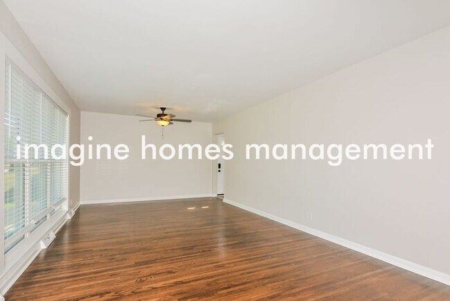 Building Photo - Stunning 3 Bedroom Ranch in Ladue Schools