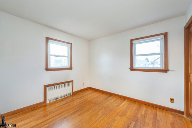 Building Photo - 11 Jaskot Ln