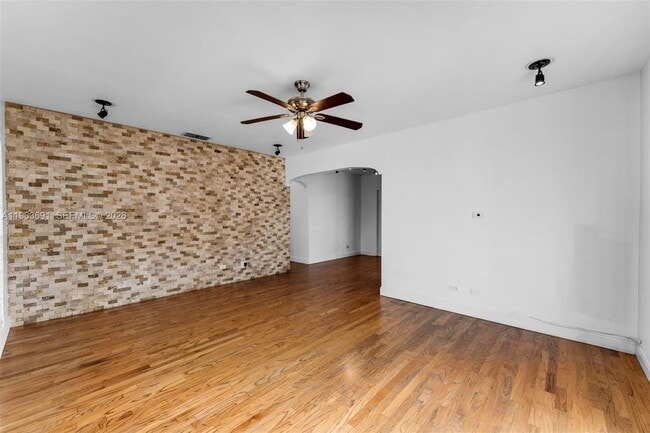 Building Photo - 4220 SW 13th St