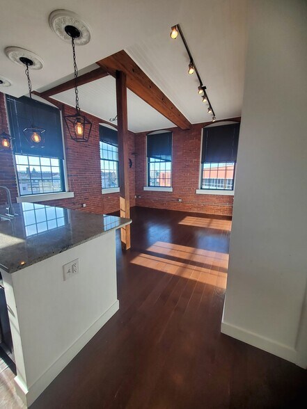 Building Photo - 48 Water St