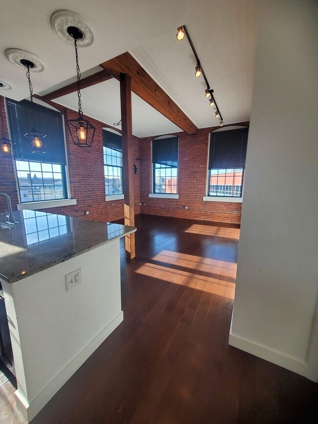 Building Photo - 48 Water St