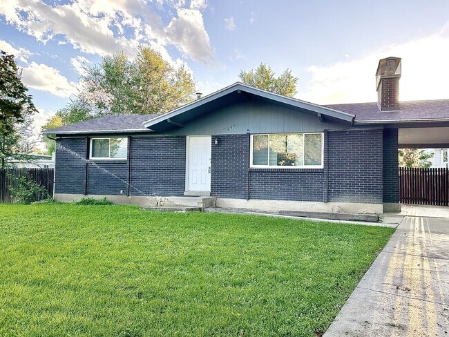 Primary Photo - 7488 Silver Cir