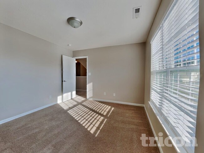 Building Photo - 15 Mossburg Ct