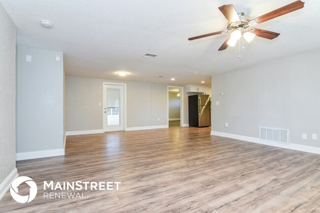 Building Photo - 7241 Fairfax Dr