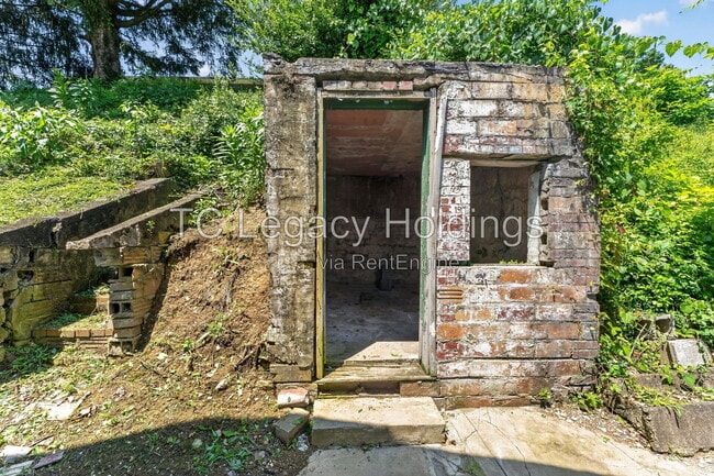 Building Photo - 87 Crisfield St