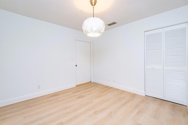 Building Photo - 380 NW 67th St
