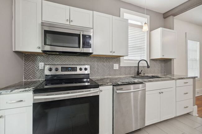 Building Photo - 687 Bridal Ave