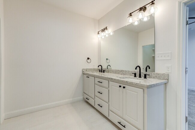 Building Photo - Custom built home in West Lubbock