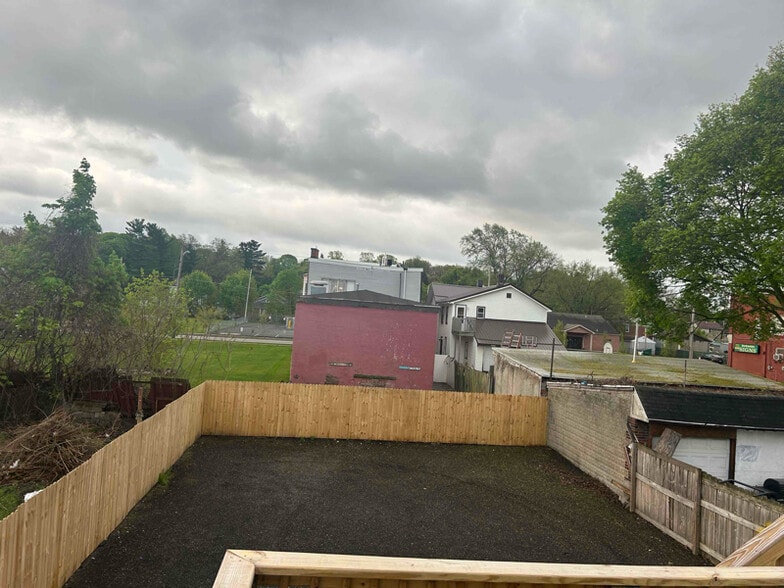 Building Photo - 523 W 17th St