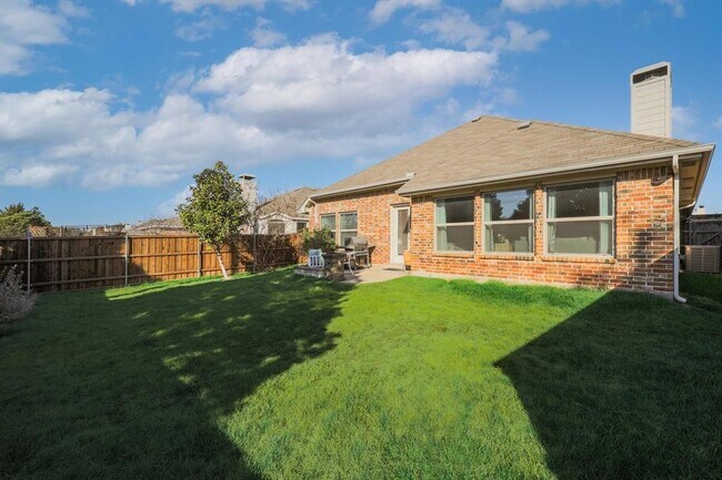 Building Photo - 1369 Tree Top Dr