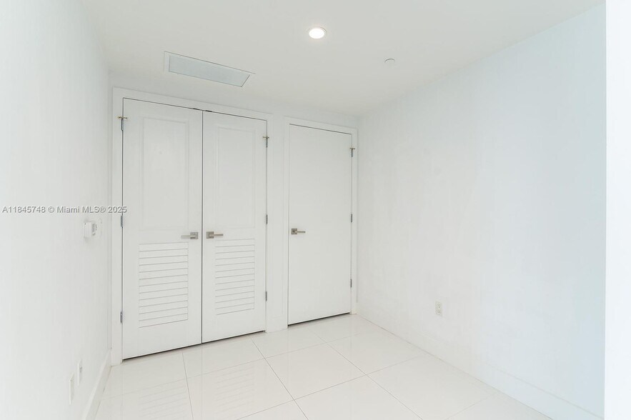 Building Photo - 1080 Brickell Ave