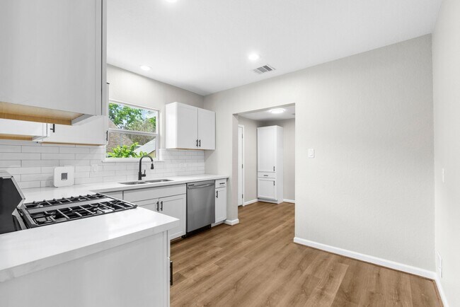 Building Photo - 3106 Michigan St