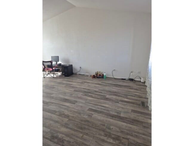 Building Photo - Single Family Home