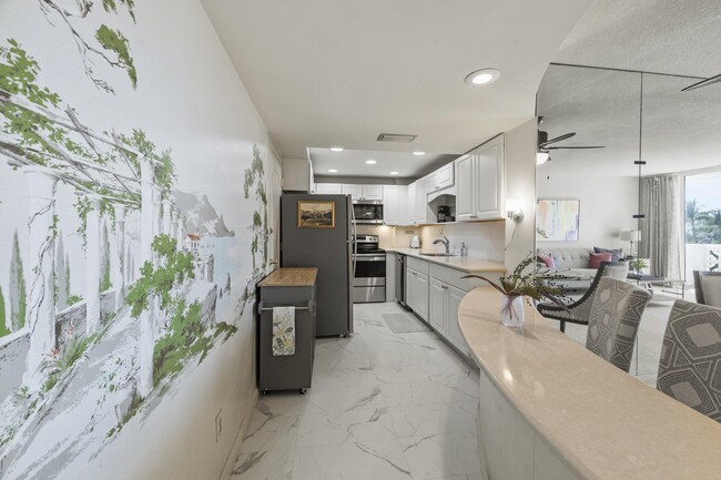 Building Photo - 2840 S Ocean Blvd