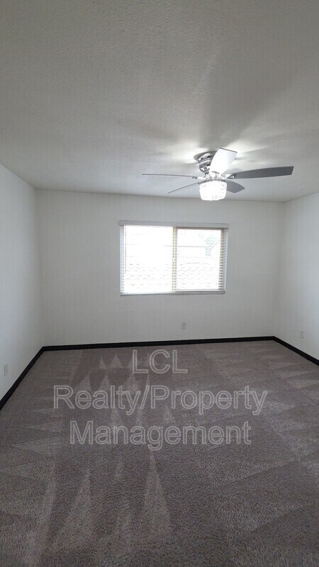 Building Photo - 1077 Santo Antonio Dr