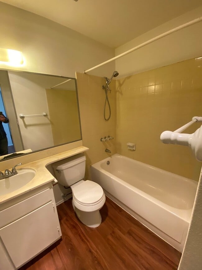 Building Photo - 1 Bed - 1 Bath Single Story Condo; 2nd floor unit in Pacific Beach