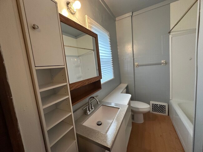 Building Photo - 101 S Buchanan St