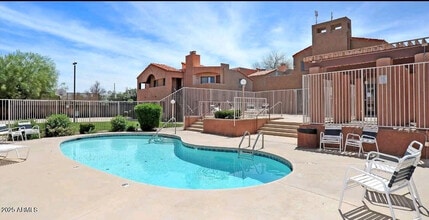 Building Photo - 1745 E Glenn St