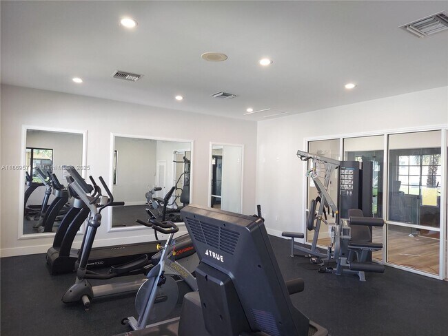 Building Photo - 2640 S University Dr