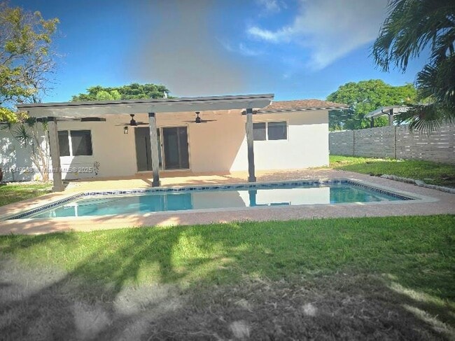 Building Photo - 19000 Sterling Dr