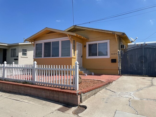 Primary Photo - Gorgeous 2-bedroom house for rent! 1-Month...