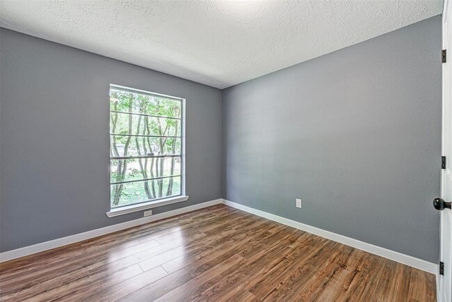 Building Photo - 9403 Bollingbrook Dr