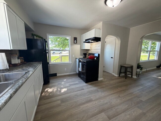 Building Photo - Remodeled 3 bed, 1 bath home for rent in Waterloo