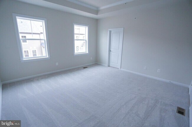 Building Photo - 45132 Kincora Dr