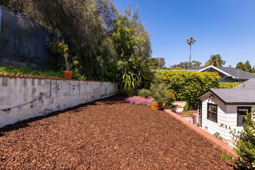 Building Photo - 4841 Avoca St
