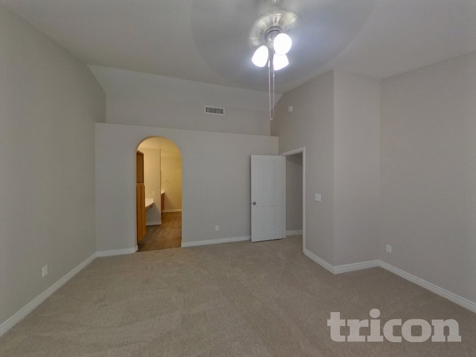 Building Photo - 1128 E Jensen St