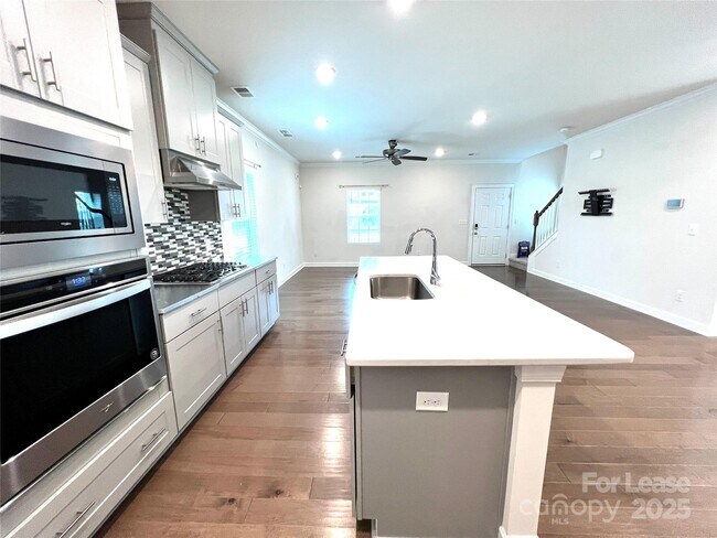 Building Photo - 216 Emmett Dr