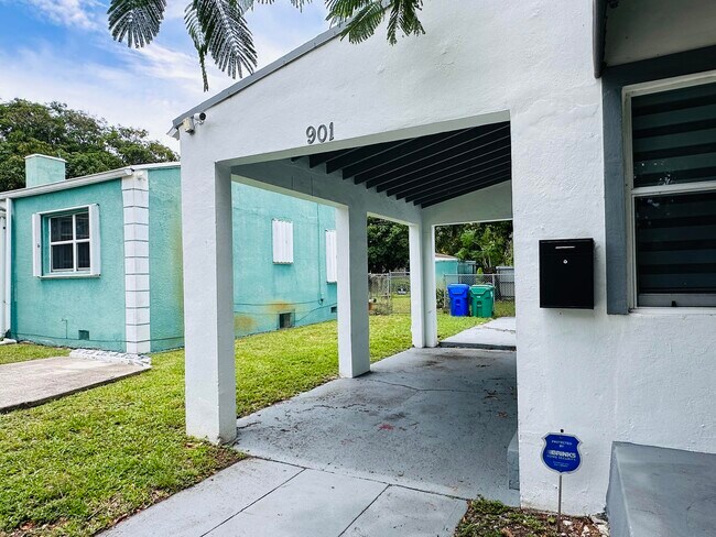 Building Photo - 901 NW 48th St