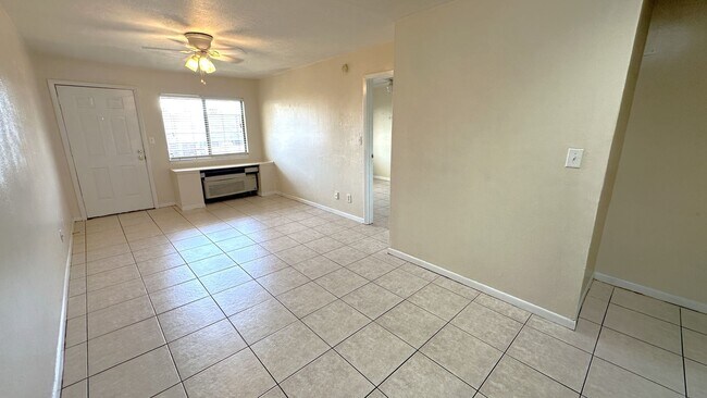 Building Photo - WALK TO CAMPUS 1/1 Condo w/ Stainless Steel Appliances, Walk In Closet, Comm Pool! $1050/month! A...