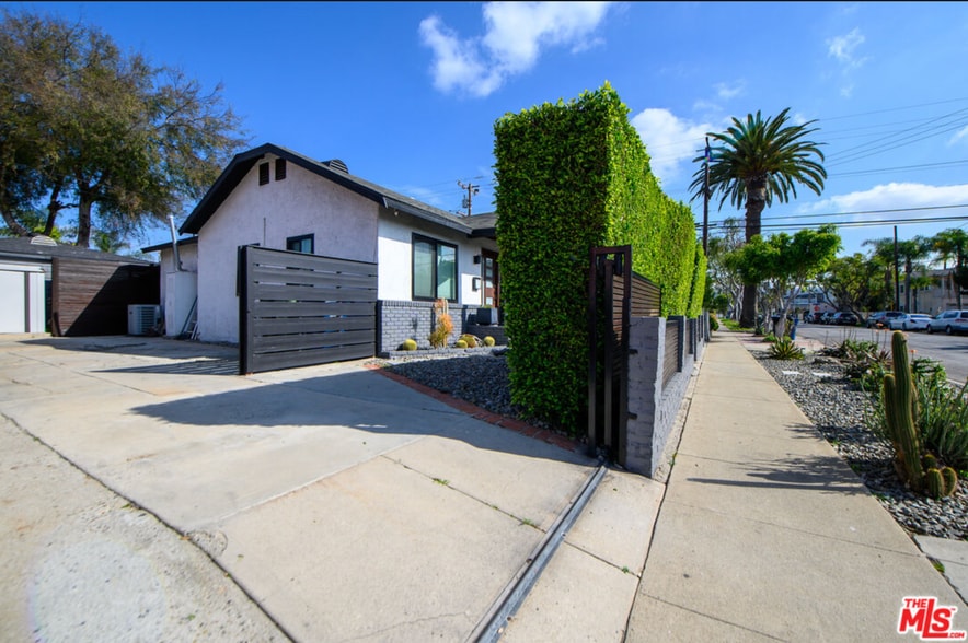 Building Photo - 509 E Buckthorn St