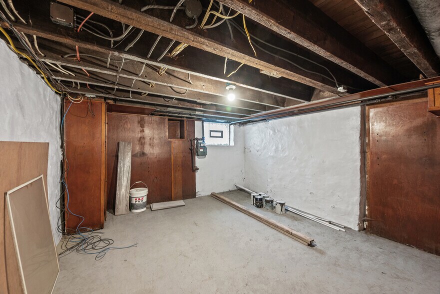 Building Photo - 4840 Blackberry Way