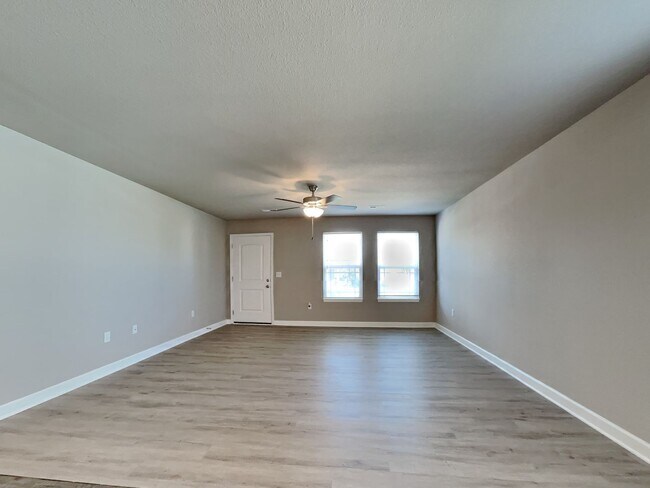 Building Photo - Charming 3-Bed, 2-Bath Home in Blue Springs