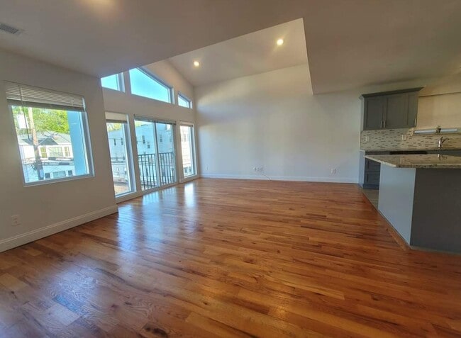 Building Photo - 129 Brookdale Ave