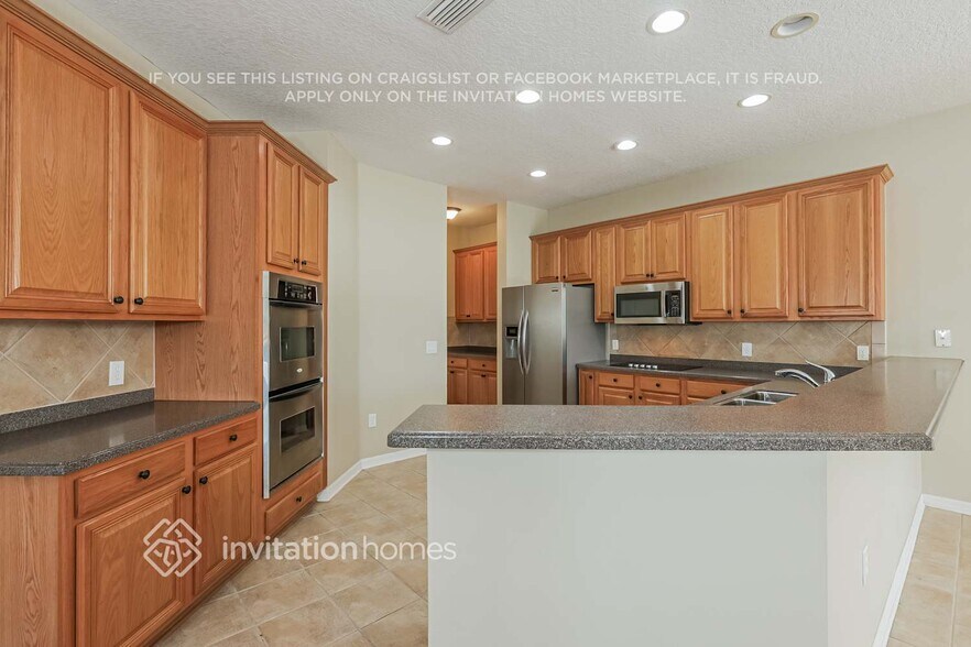 Building Photo - 11135 Golden Silence Dr