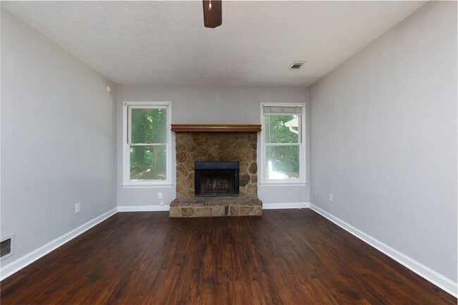 Building Photo - 1200 Mitsy Forest Dr NE