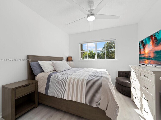 Building Photo - 12881 SW 49th Ct