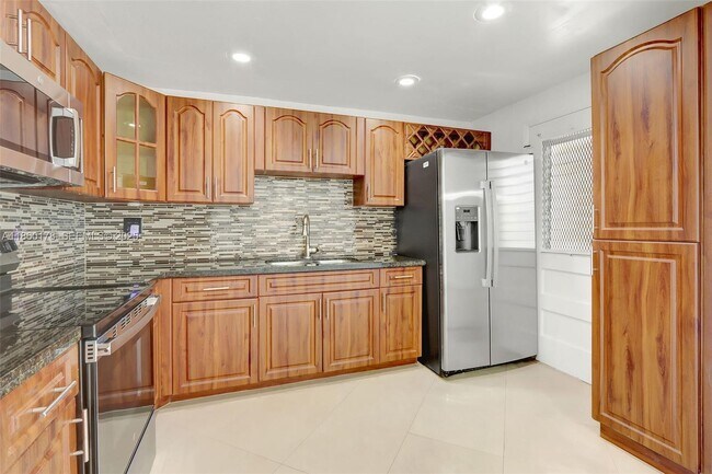 Building Photo - 1475 NE 125th Terrace